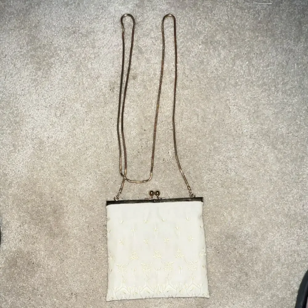 Jessica McClintock Ivory Embroidered Kiss Lock Shoulder Bag Gold Chain Strap